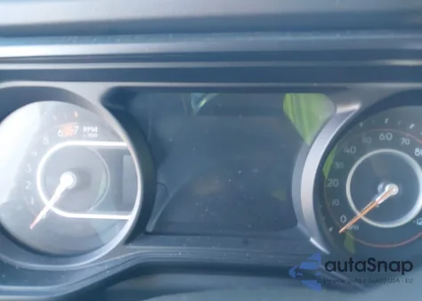 2025 Jeep Wrangler 4-Door Sahara 4X4 z USA, uszkodzony, nr VIN 1C4PJXEN8SW508273